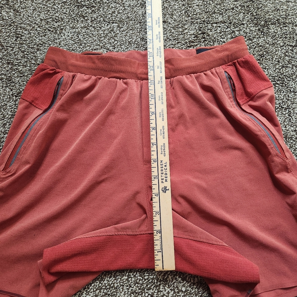Lululemon Switch Up Running Short 6" Size Small - Picture 6 of 7